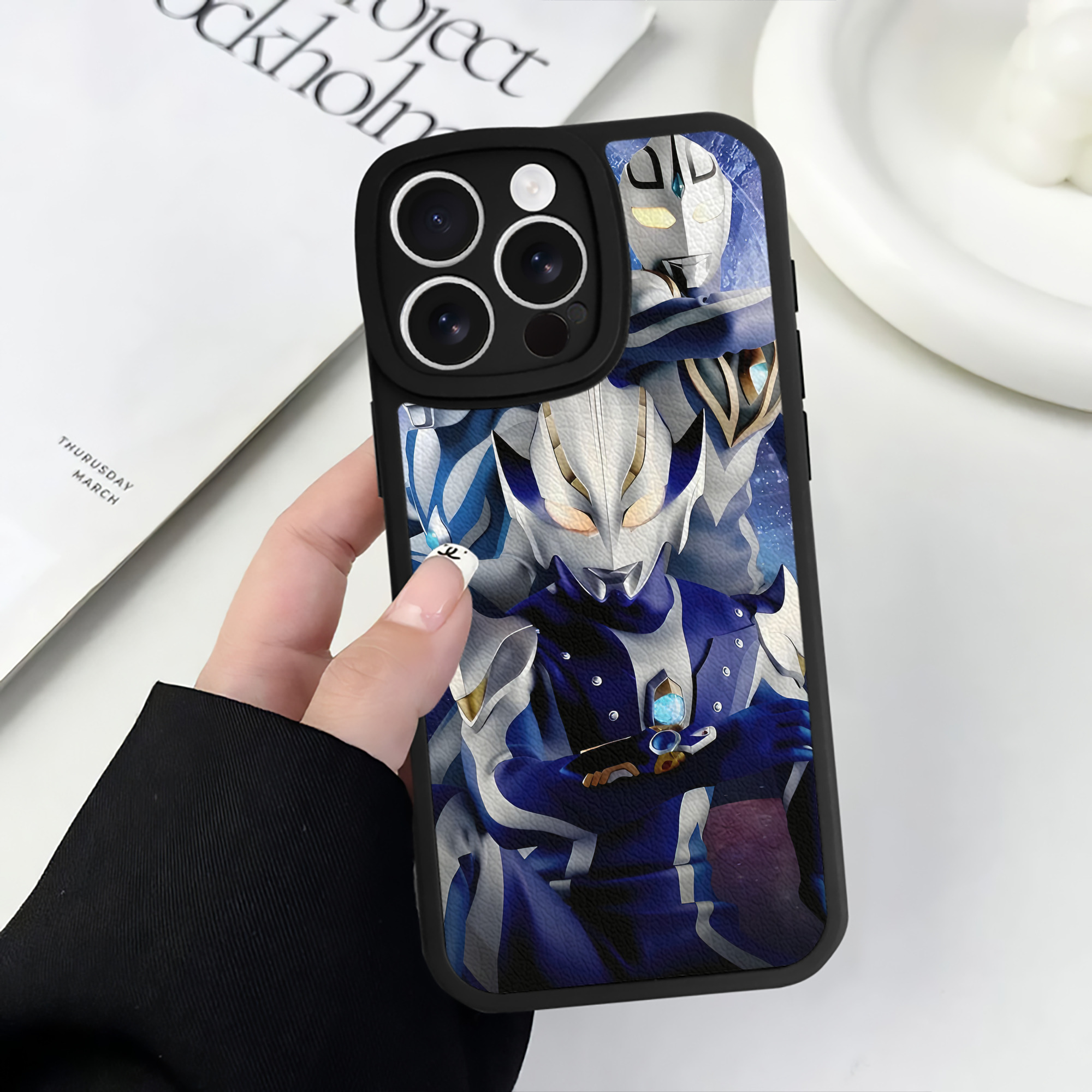 （画像用） ウルトラマン Ultraman 【iPhone 16シリーズ対応】シリコンスマホケース（レザー調） 材質：シリコン